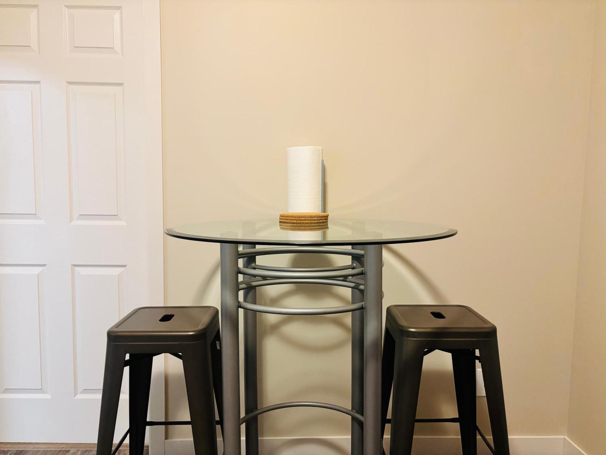 Main Floor 1 Bedroom With Parking * Calgary