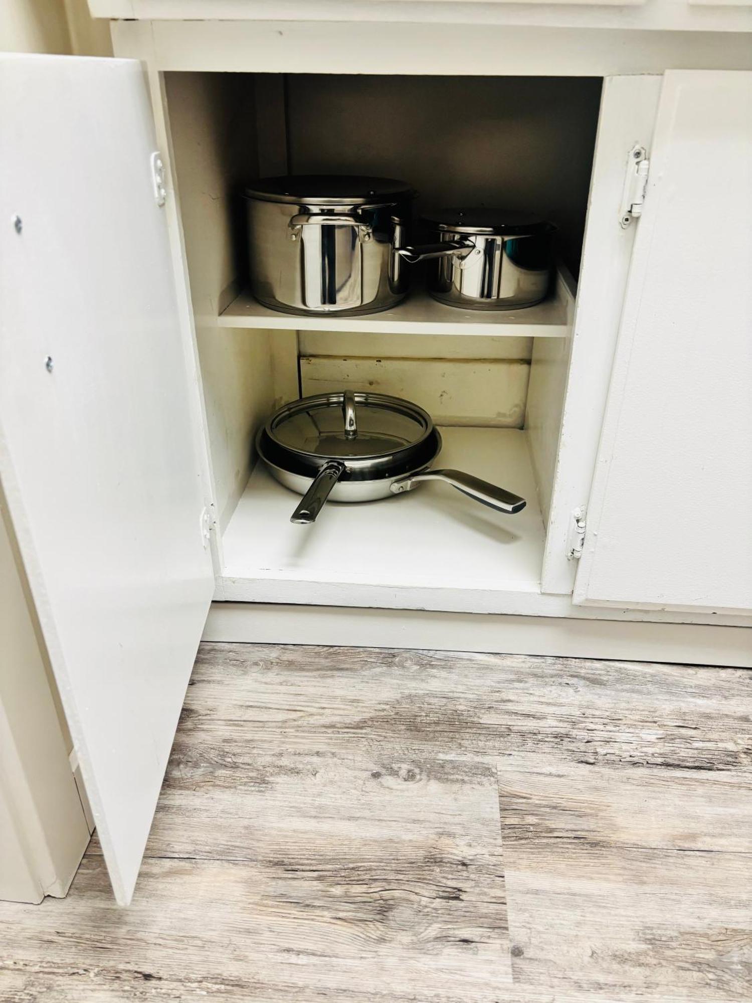 Main Floor 1 Bedroom With Parking Apartment Calgary